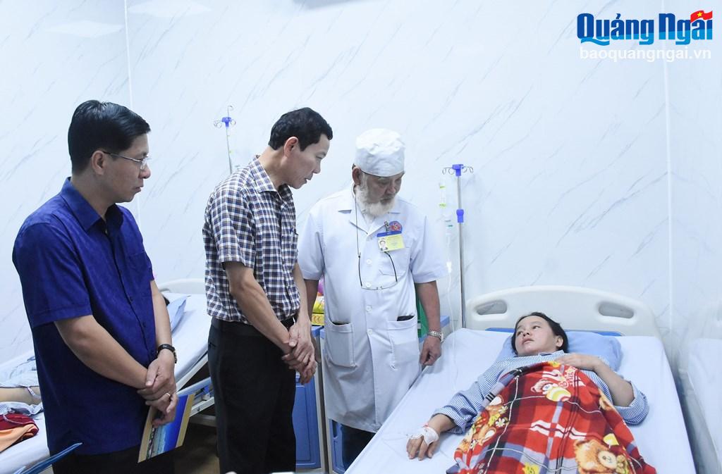 Thăm hỏi, động viên 2 nữ lao công bị hành hung