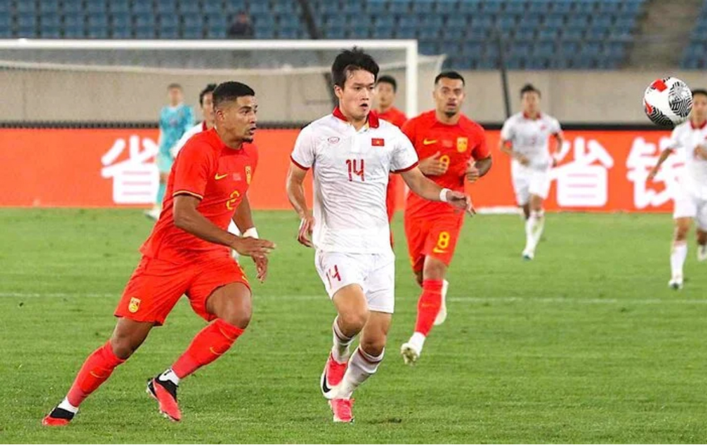 Hàng phòng ngự nhiều sai sót, Việt Nam thua 0-2 trên sân của Trung Quốc