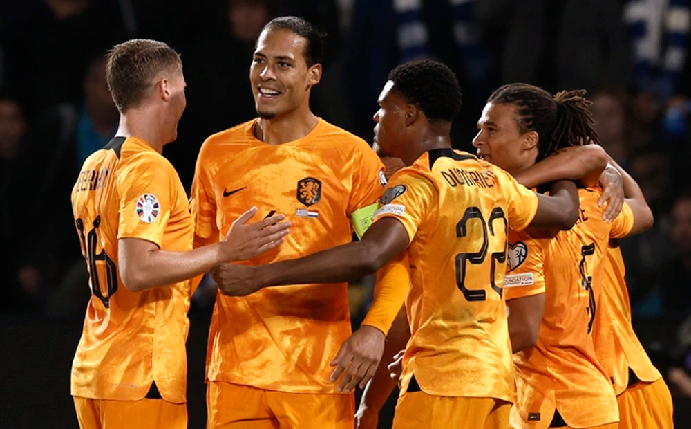 Van Dijk thành người hùng phút 90+3, Hà Lan nuôi hy vọng vượt vòng loại EURO
