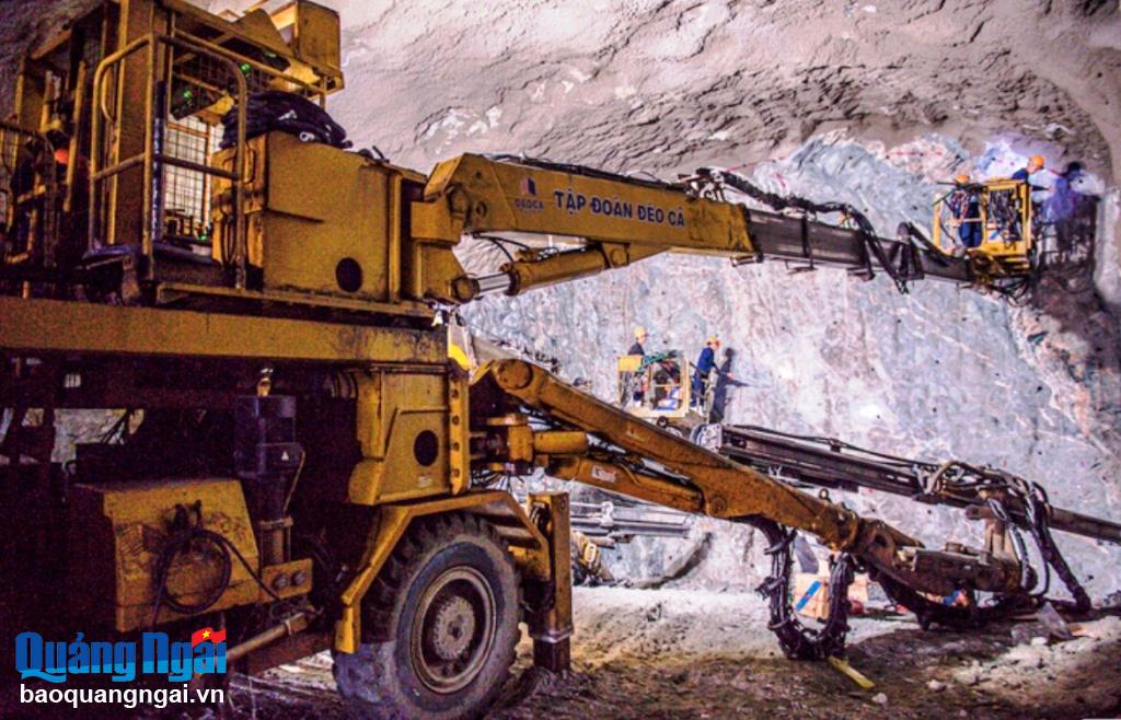 Trên công trường cao tốc Quảng Ngãi – Hoài Nhơn