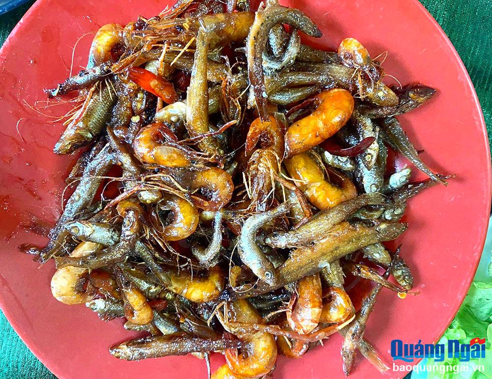 Cá đồng, tôm đất kho rim