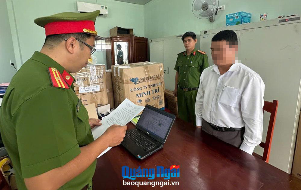 Khởi tố nguyên chủ tịch UBND xã