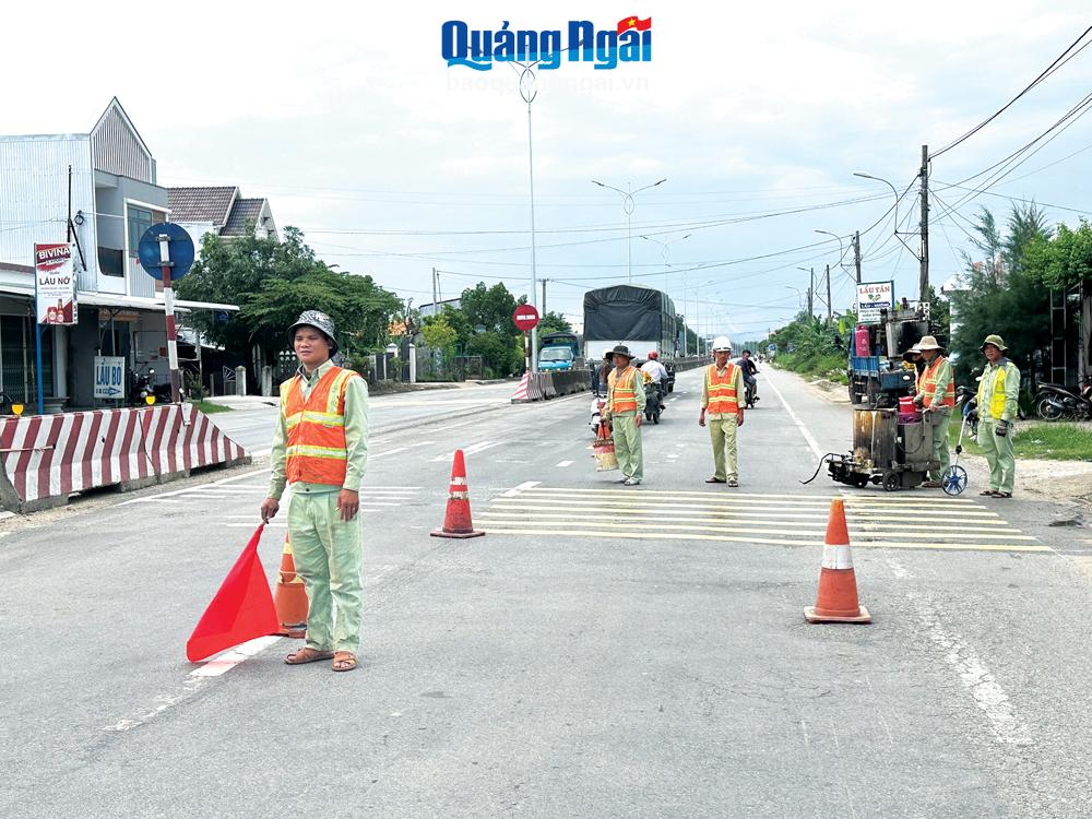 Khắc phục hư hỏng trên tuyến đường bộ quốc gia 