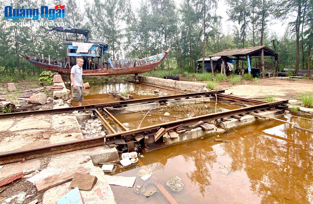 Cơ sở sửa chữa tàu thuyền gặp khó