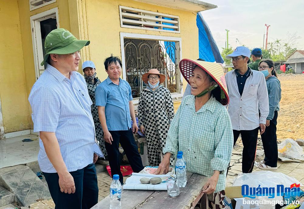 Đảng gắn bó mật thiết với nhân dân