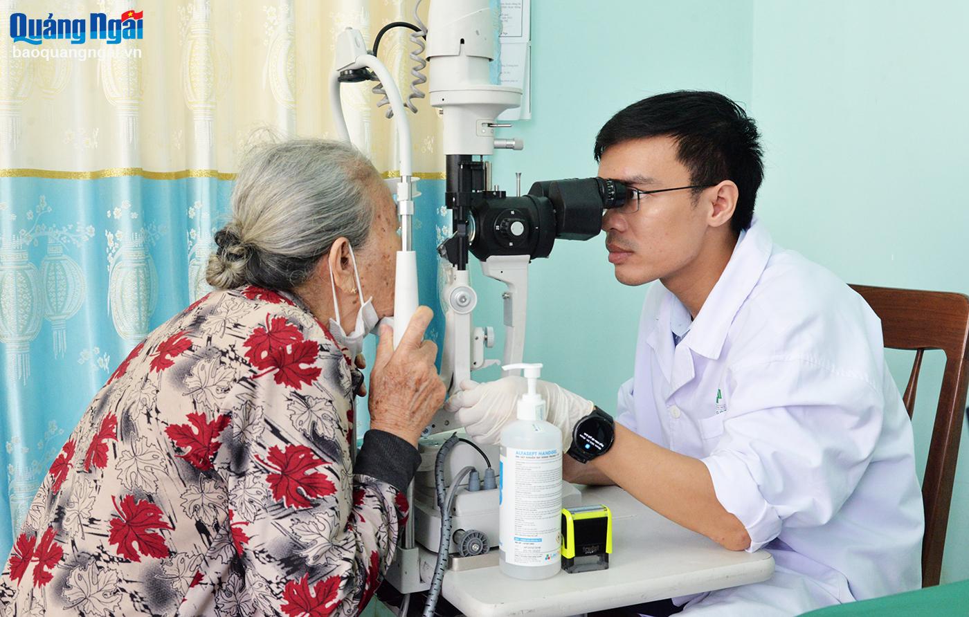 Chăm lo sức khỏe cho người cao tuổi