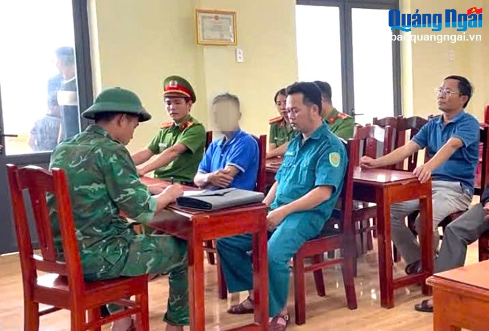 Lập biên bản xử lý ngư dân không chấp hành lệnh cấm biển