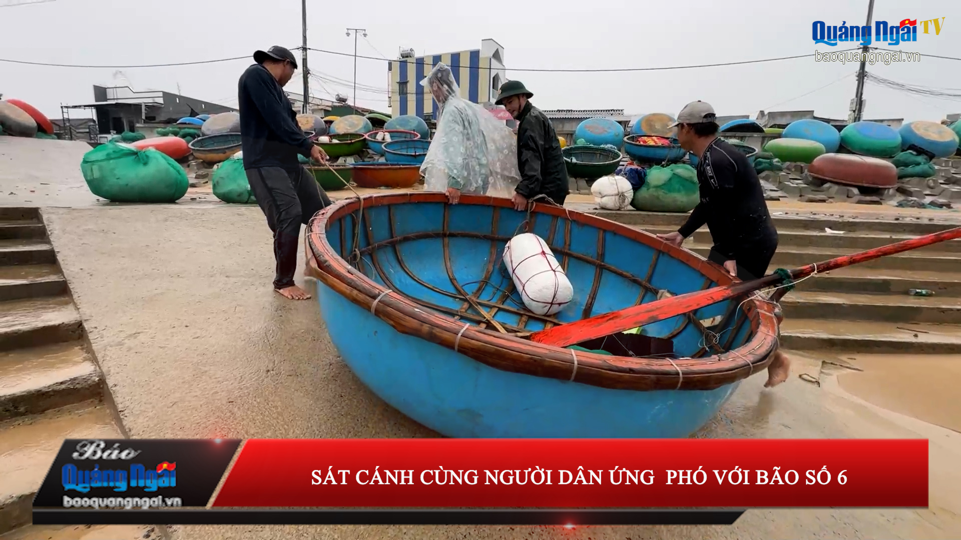 [Video]. Sát cánh cùng người dân ứng phó với bão số 6