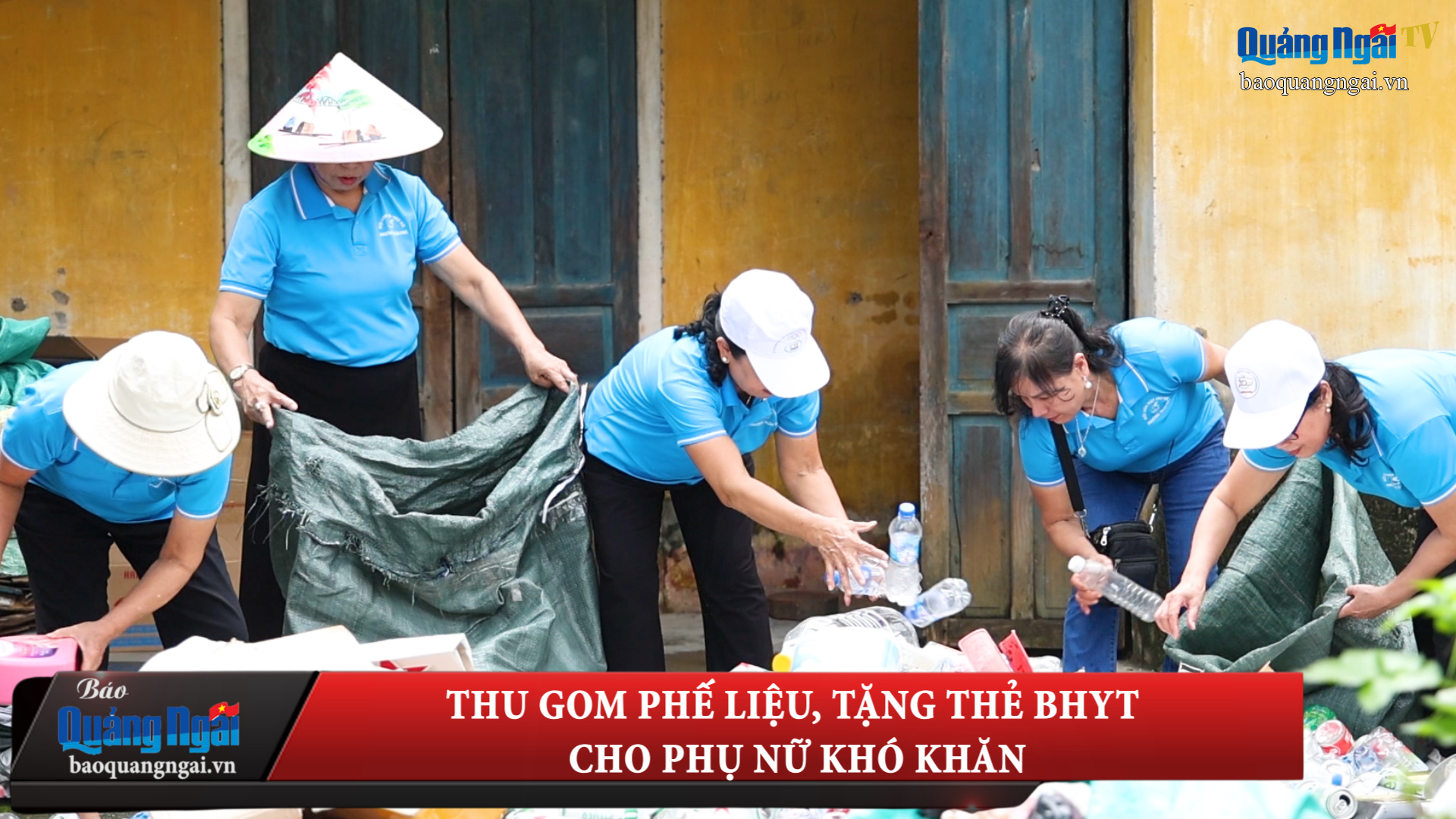 [Video]. Thu gom phế liệu, tặng thẻ BHYT cho phụ nữ khó khăn