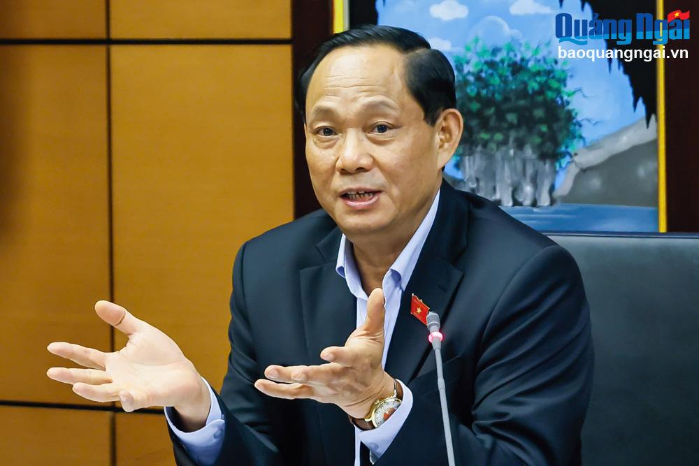 Đoàn ĐBQH tỉnh Quảng Ngãi thảo luận, góp ý các dự án luật