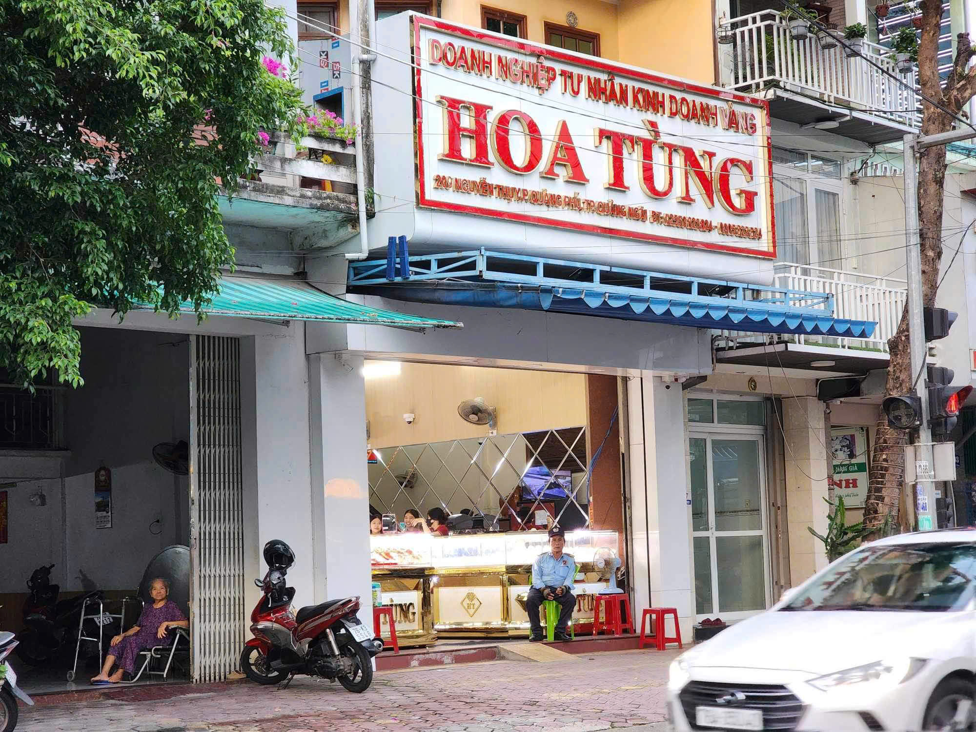 Phạt hiệu vàng Hoa Tùng 235 triệu đồng