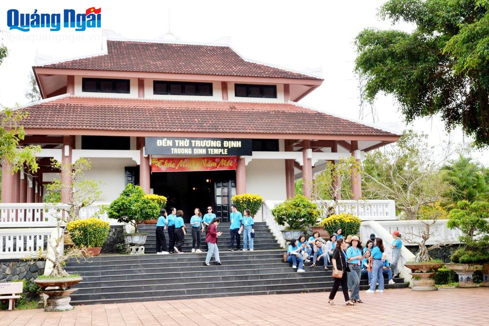 Một bậc nữ lưu đáng kính