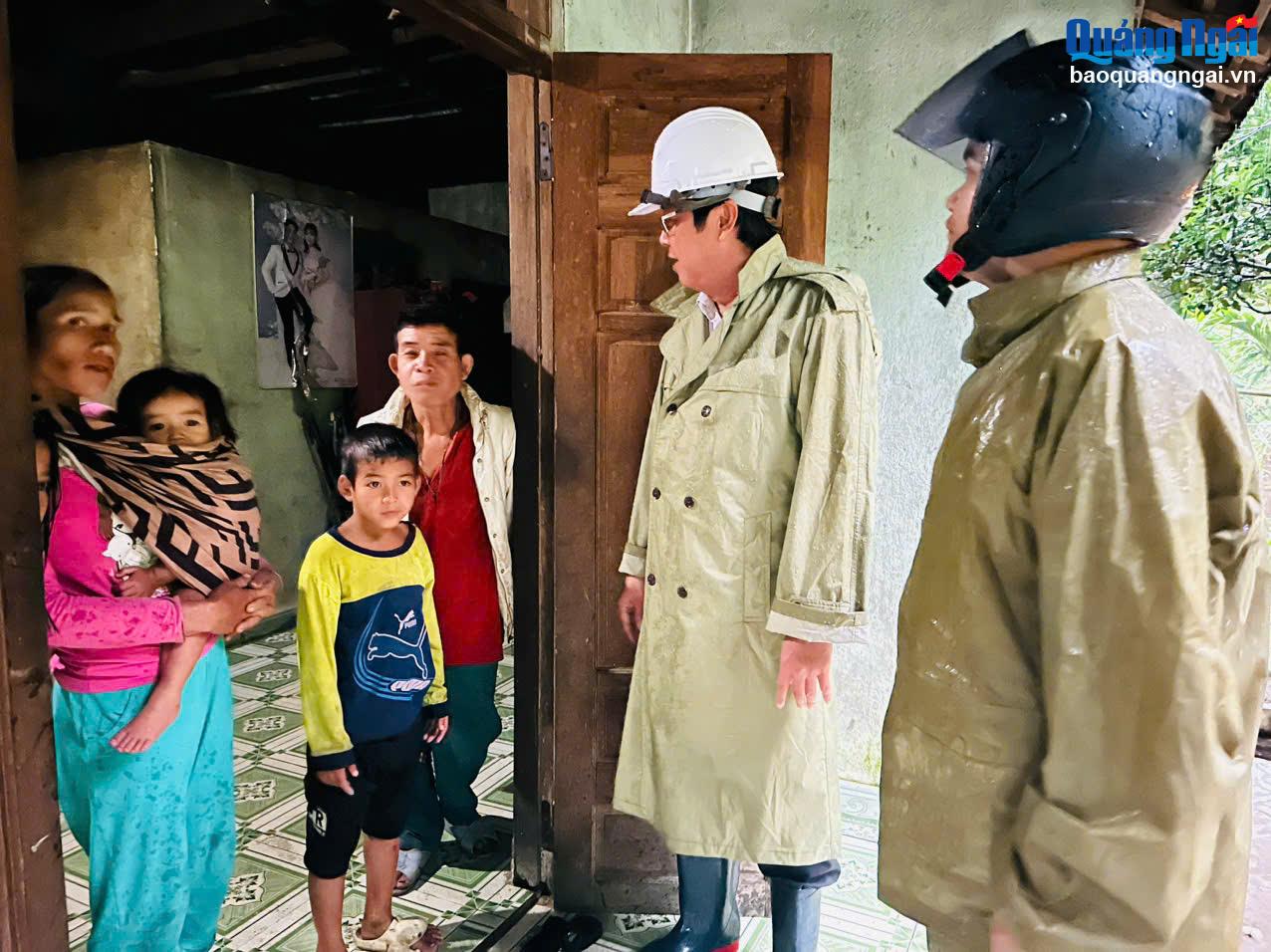 Huyện Trà Bồng chủ động ứng phó với mưa lớn, sạt lở