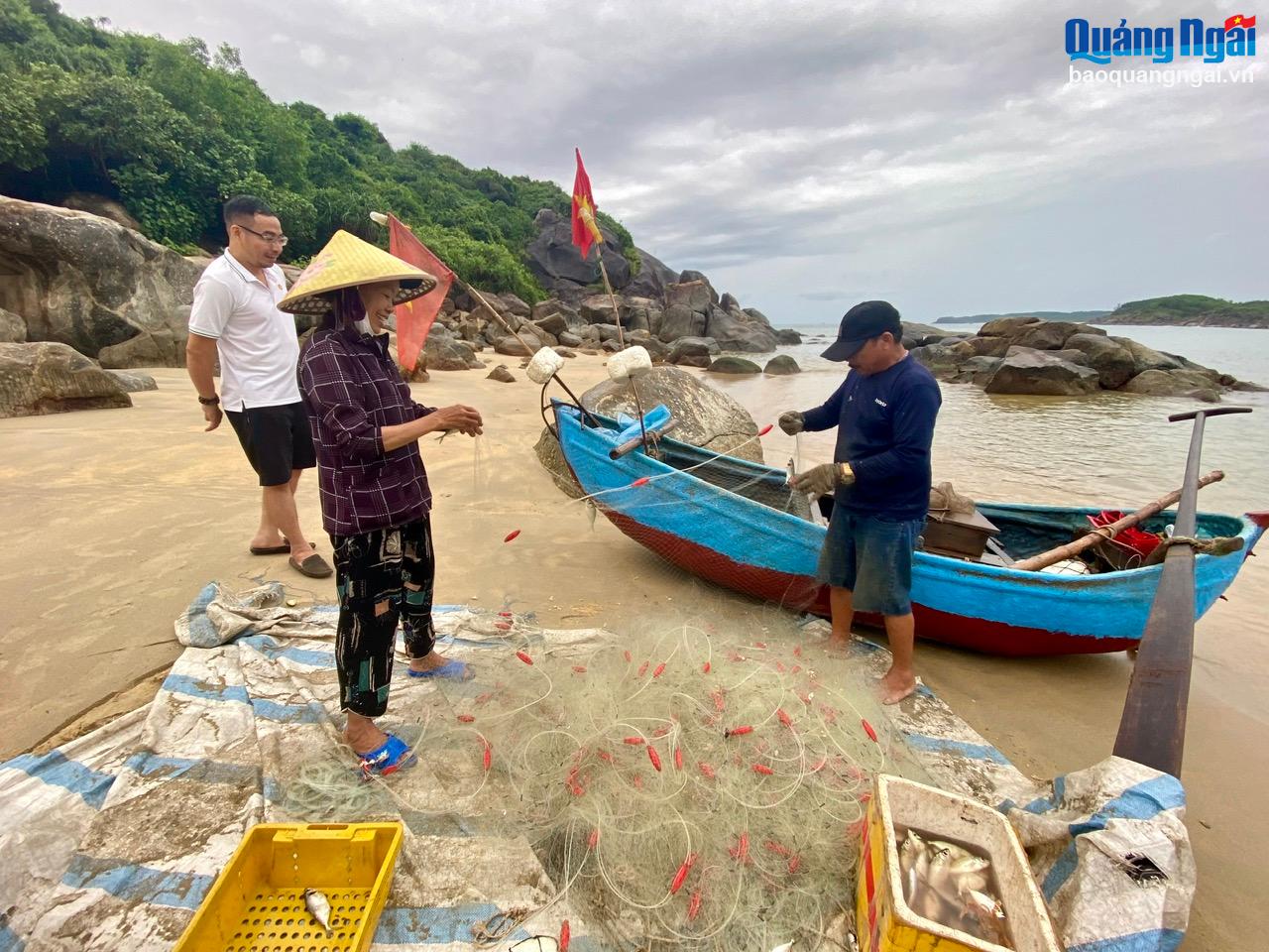 Cấm khai thác thủy sản vùng biển ven bờ