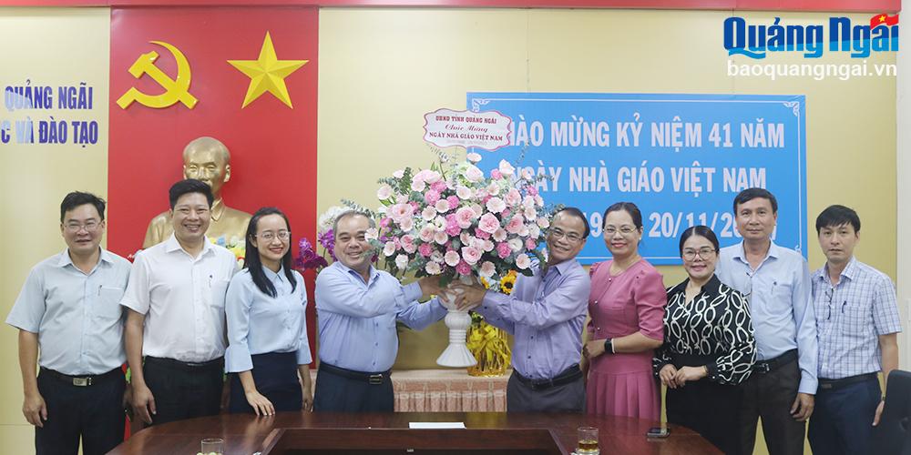 Thăm, chúc mừng ngày Nhà giáo Việt Nam