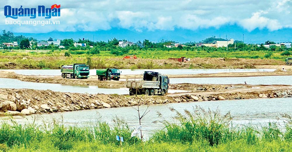 Ổn định thị trường cát xây dựng