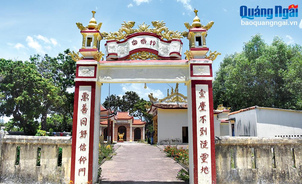 Những vị chủ bái ở miếu Bà