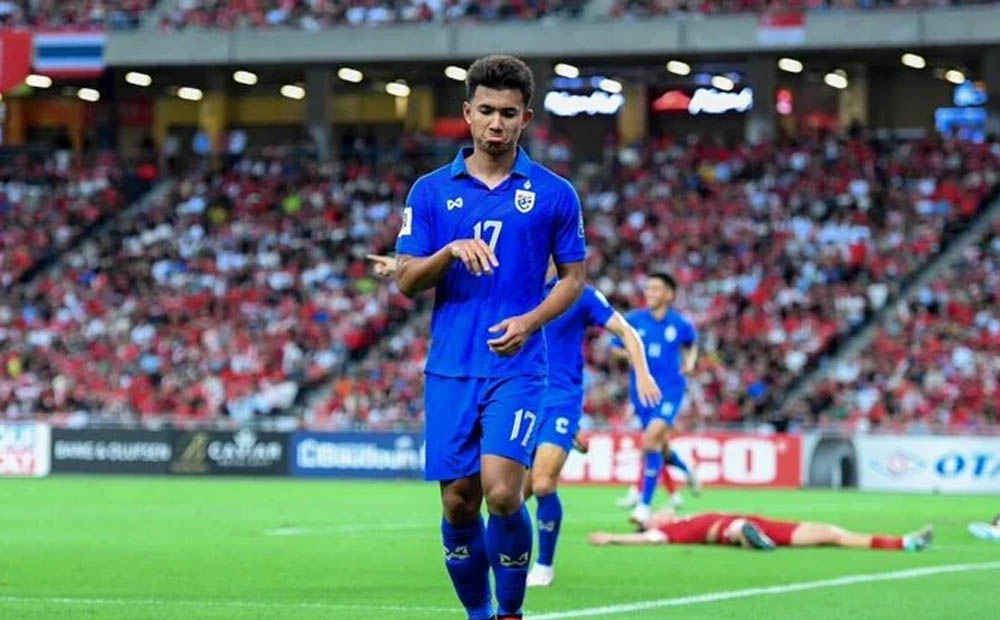 Đánh bại Singapore, tuyển Thái Lan vượt Trung Quốc