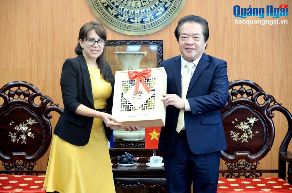 Lãnh đạo tỉnh tiếp xã giao Tổng Lãnh sự Cuba tại TP.Hồ Chí Minh