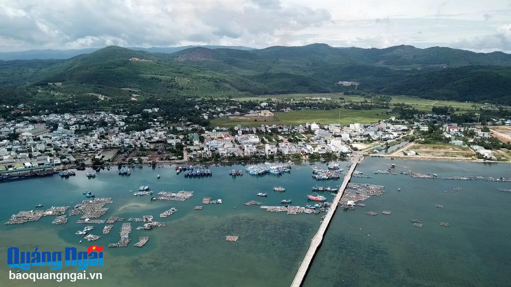 Xử lý dứt điểm xác tàu đắm trên cảng Sa Huỳnh