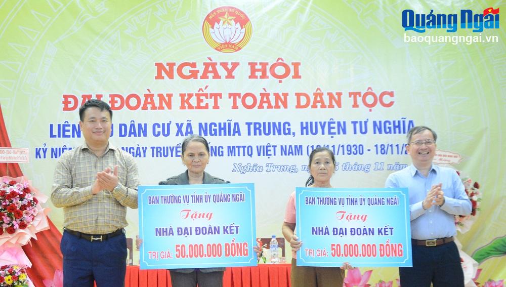 Phó Bí thư Thường trực Tỉnh ủy Đặng Ngọc Huy dự Ngày hội Đại đoàn kết toàn dân tộc ở xã Nghĩa Trung 