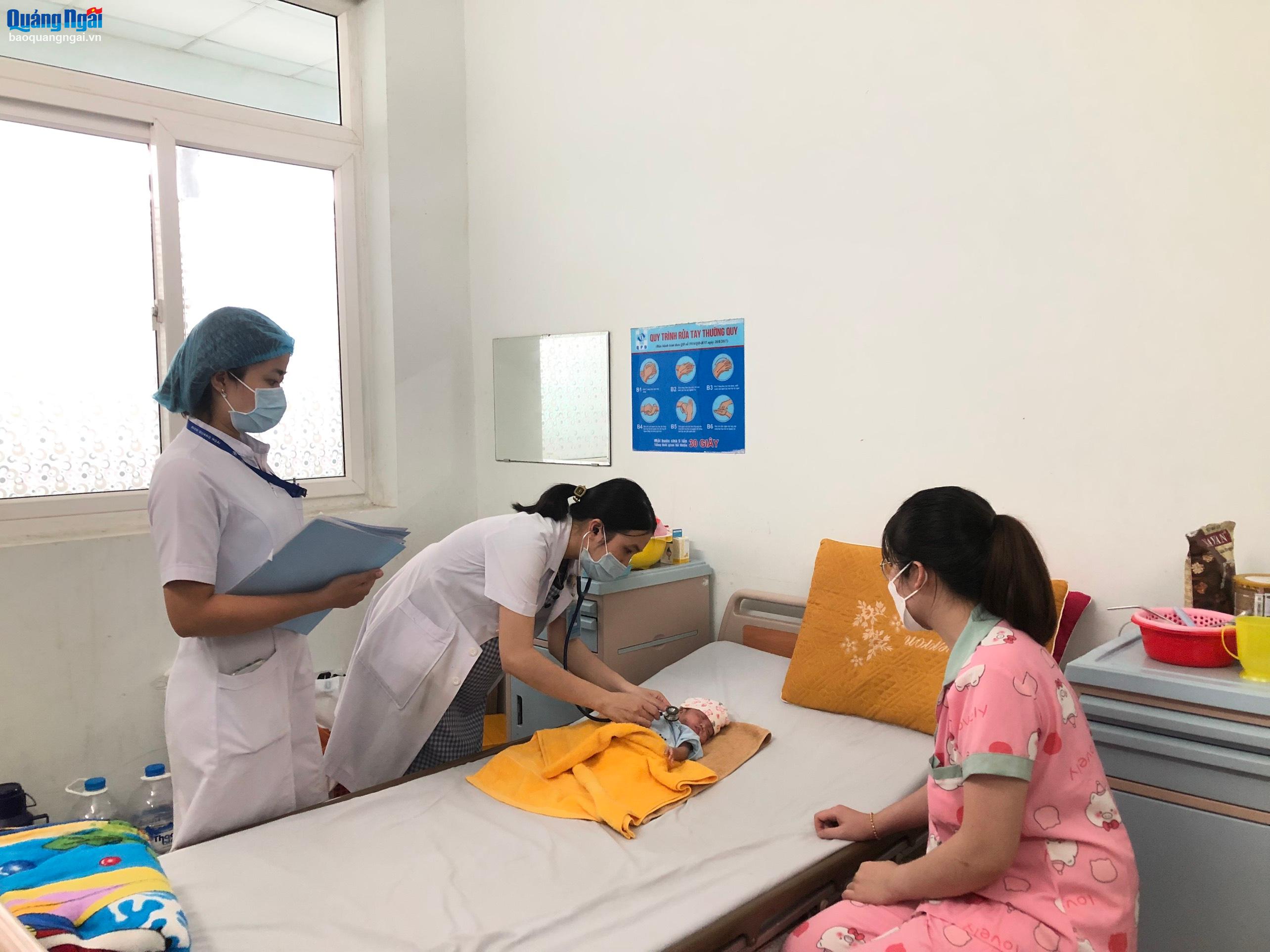 Điều trị, chăm sóc thành công trẻ sinh cực non 800 gram