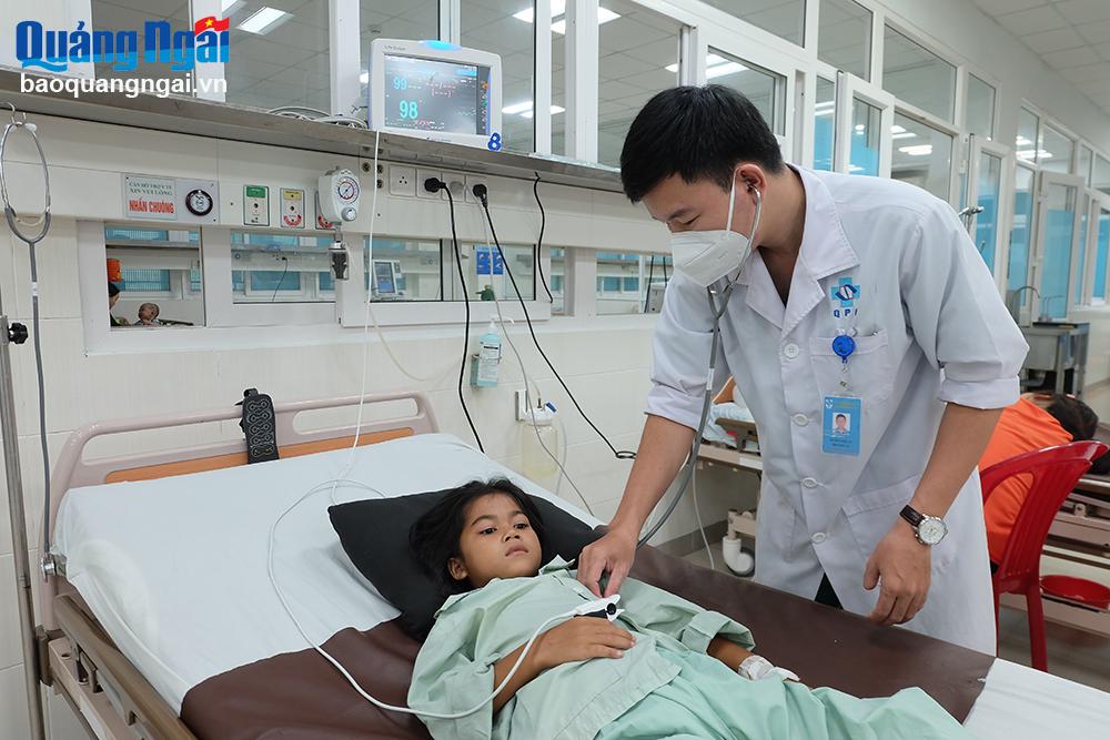 Lọc máu điều trị thành công cho bệnh nhân 8 tuổi