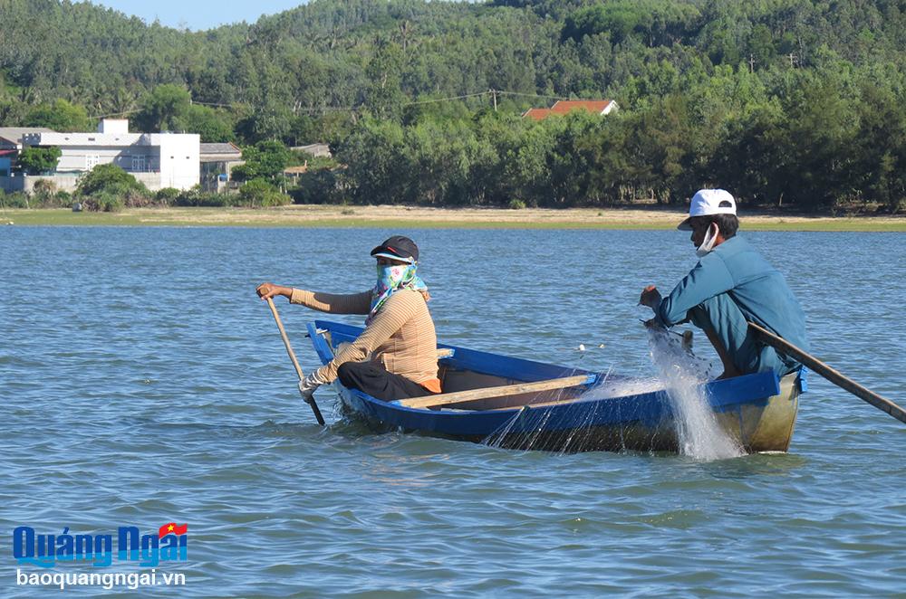 Bảo vệ nguồn lợi thủy sản ở đầm An Khê  