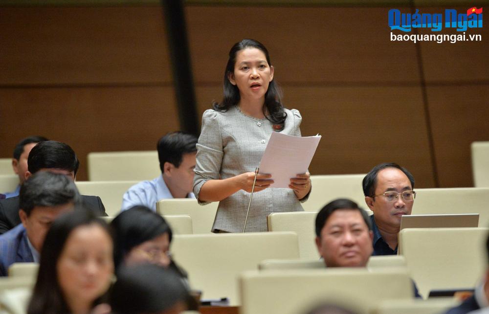 Đoàn ĐBQH tỉnh Quảng Ngãi thảo luận, góp ý dự thảo Luật Đường bộ