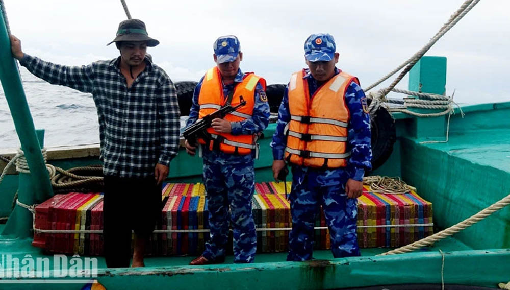 Bắt tàu cá chở 80 nghìn lít dầu DO không có chứng từ hợp pháp trên vùng biển Cà Mau