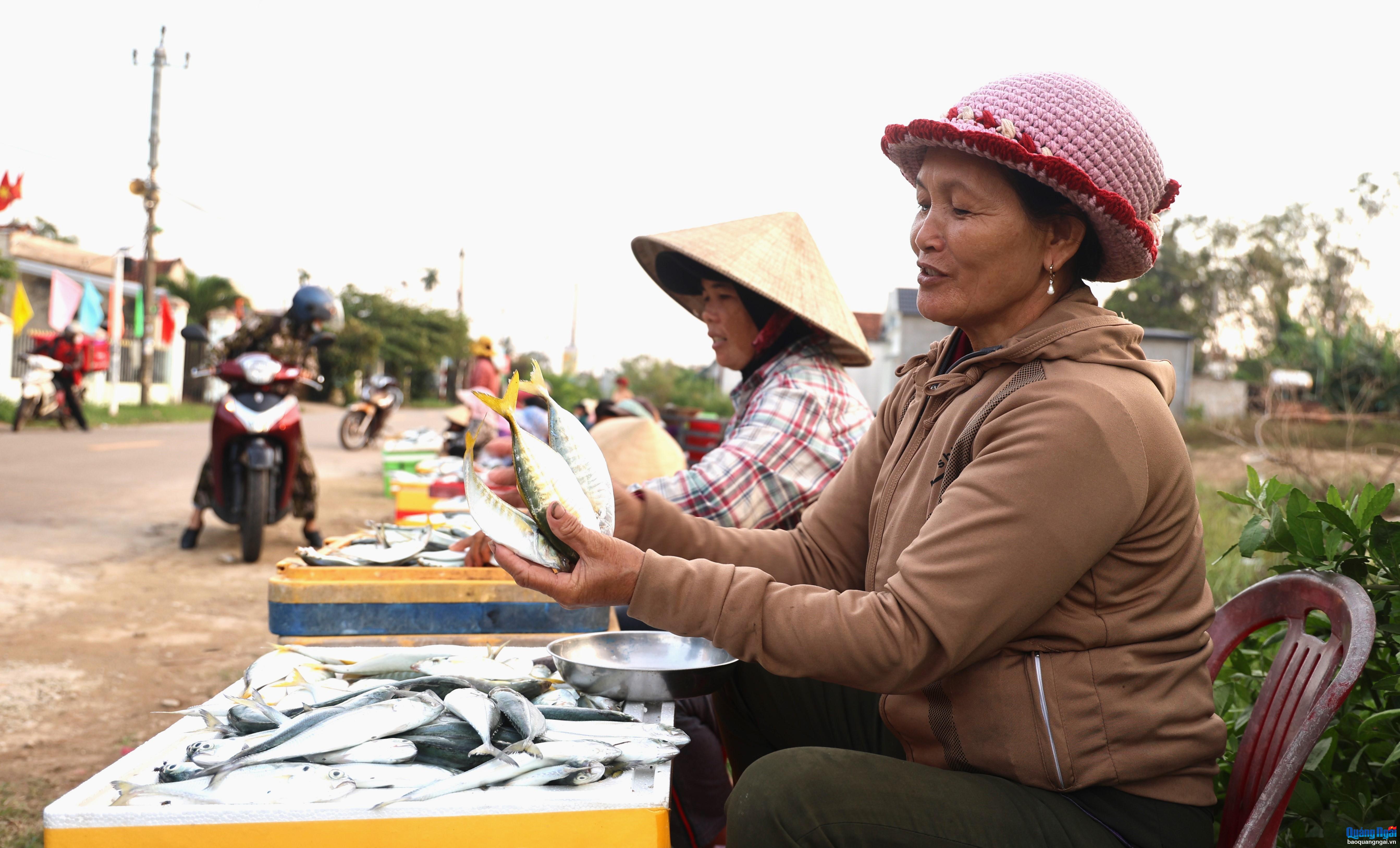 Chợ quê làng biển