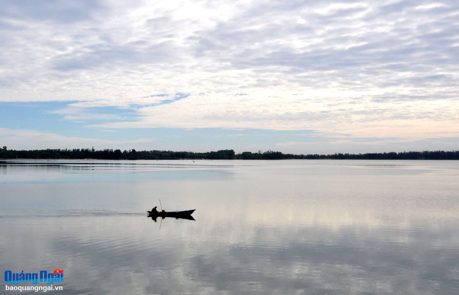 Lật ghe khi đi đánh cá, hai vợ chồng tử vong