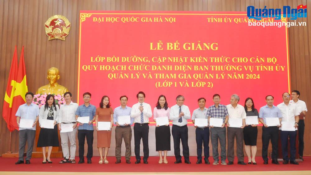 Bế giảng lớp bồi dưỡng cán bộ quy hoạch diện Ban Thường vụ Tỉnh ủy quản lý