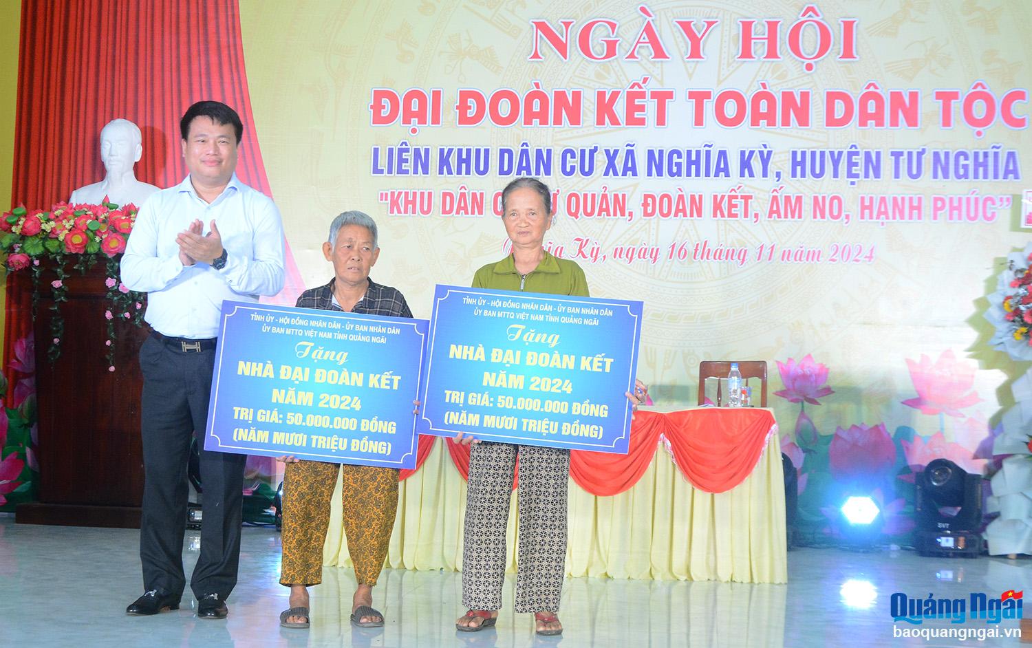 Phó Bí thư Thường trực Tỉnh ủy Đặng Ngọc Huy dự Ngày hội đại đoàn kết toàn dân tộc tại xã Nghĩa Kỳ