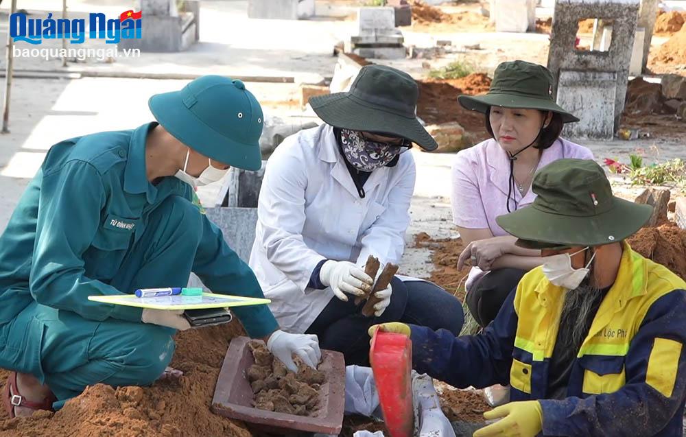 Lấy mẫu ADN để xác định danh tính liệt sĩ còn thiếu thông tin