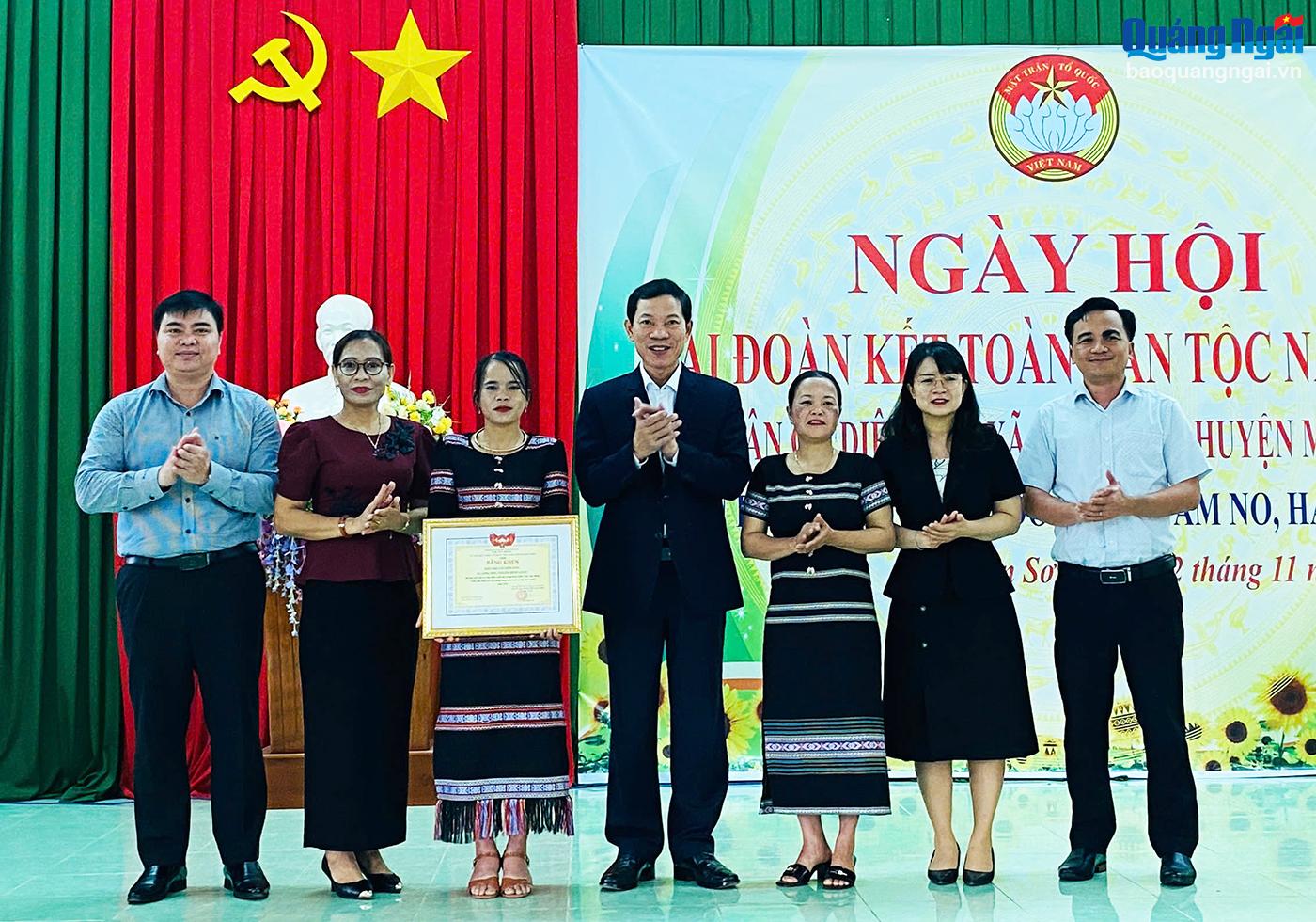 Ngày hội Đại đoàn kết toàn dân tộc ở thôn Diên Sơn