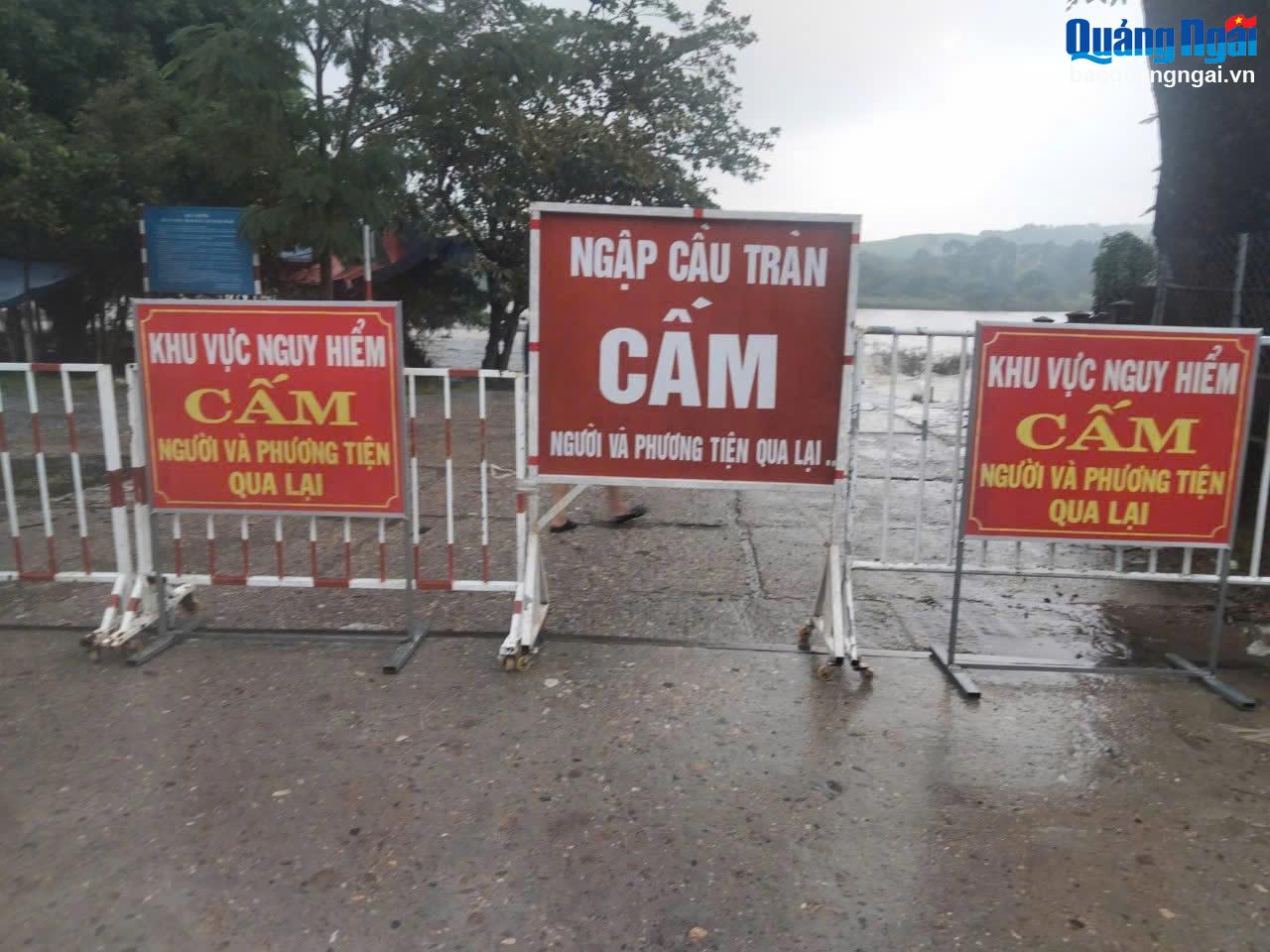 Ngập cầu tràn Thạch Nham, cấm người dân qua lại