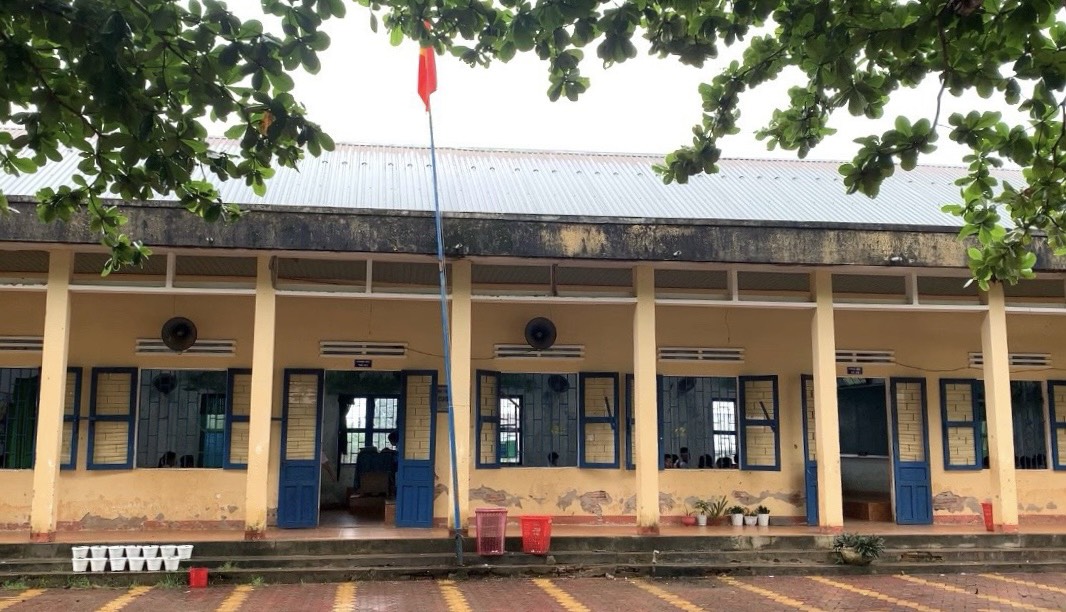 Trường học xuống cấp đe doạ hàng trăm học sinh 