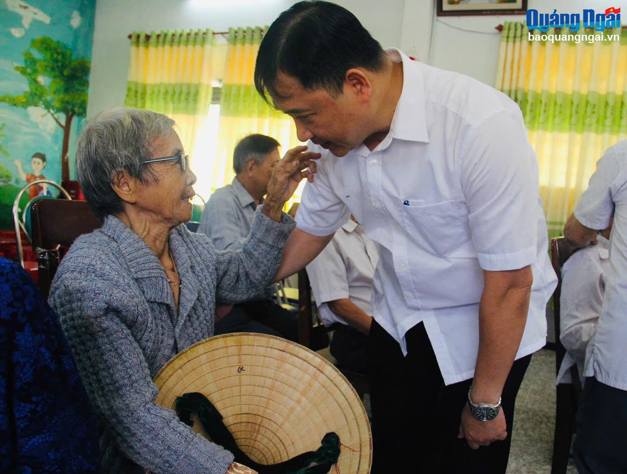 Bí thư Huyện ủy Nghĩa Hành đối thoại với nhân dân xã Hành Thịnh