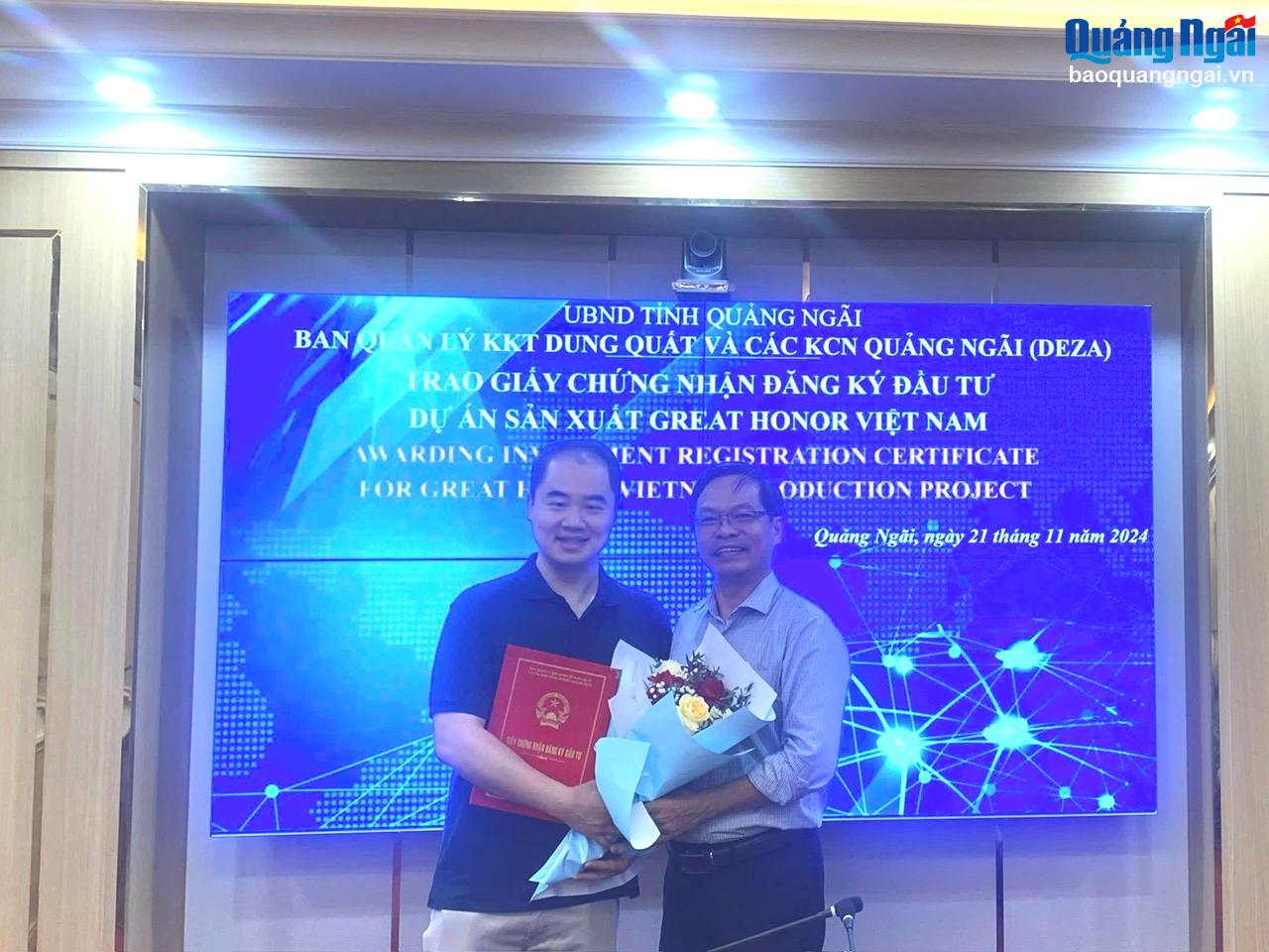 Trao giấy chứng nhận đăng ký đầu tư dự án sản xuất Great Honor Việt Nam