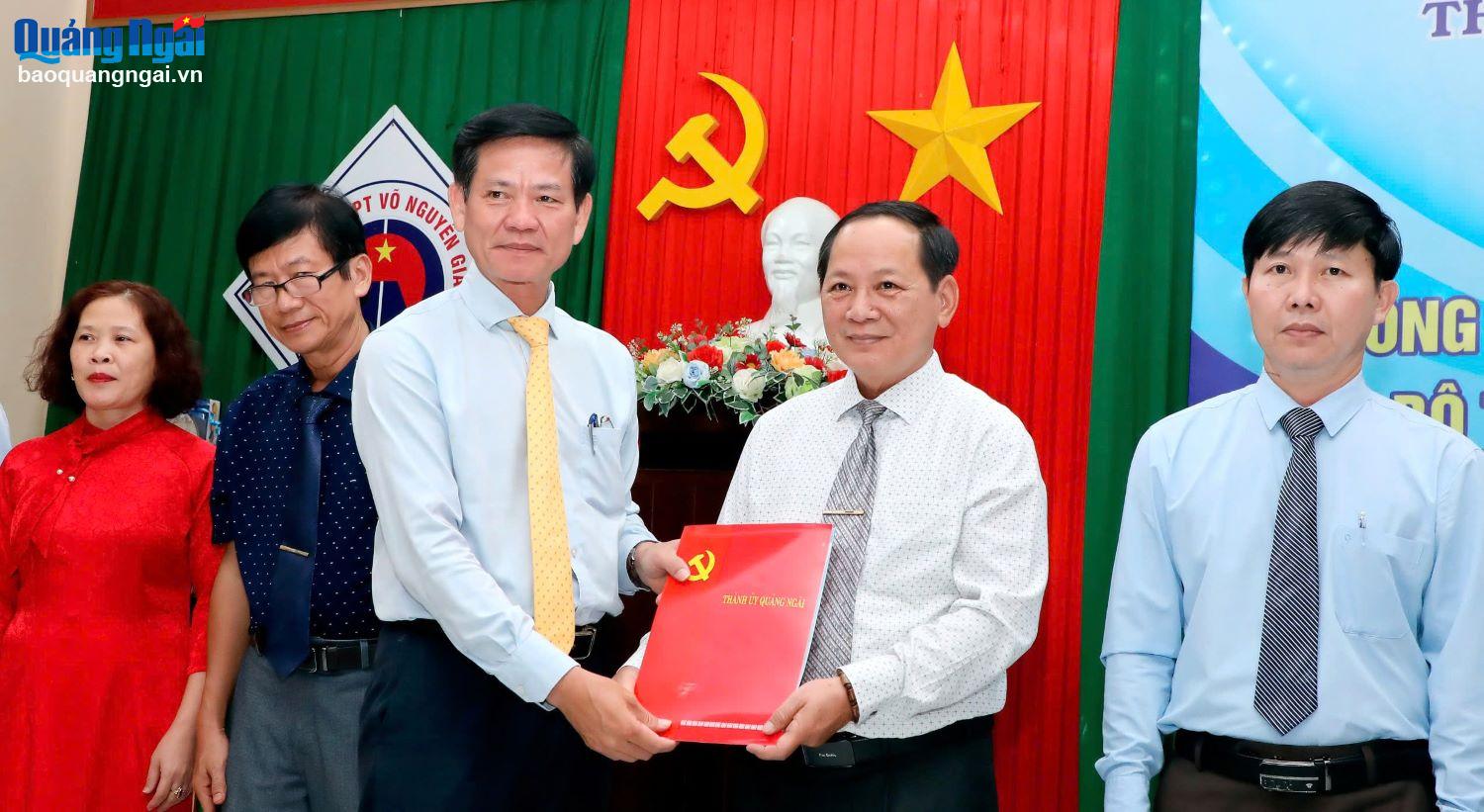 Công bố Quyết định thành lập Đảng bộ Trường THPT Võ Nguyên Giáp