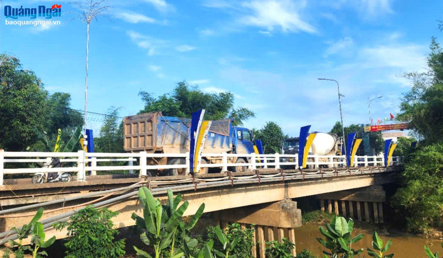 Cầu xuống cấp, dân thấp thỏm