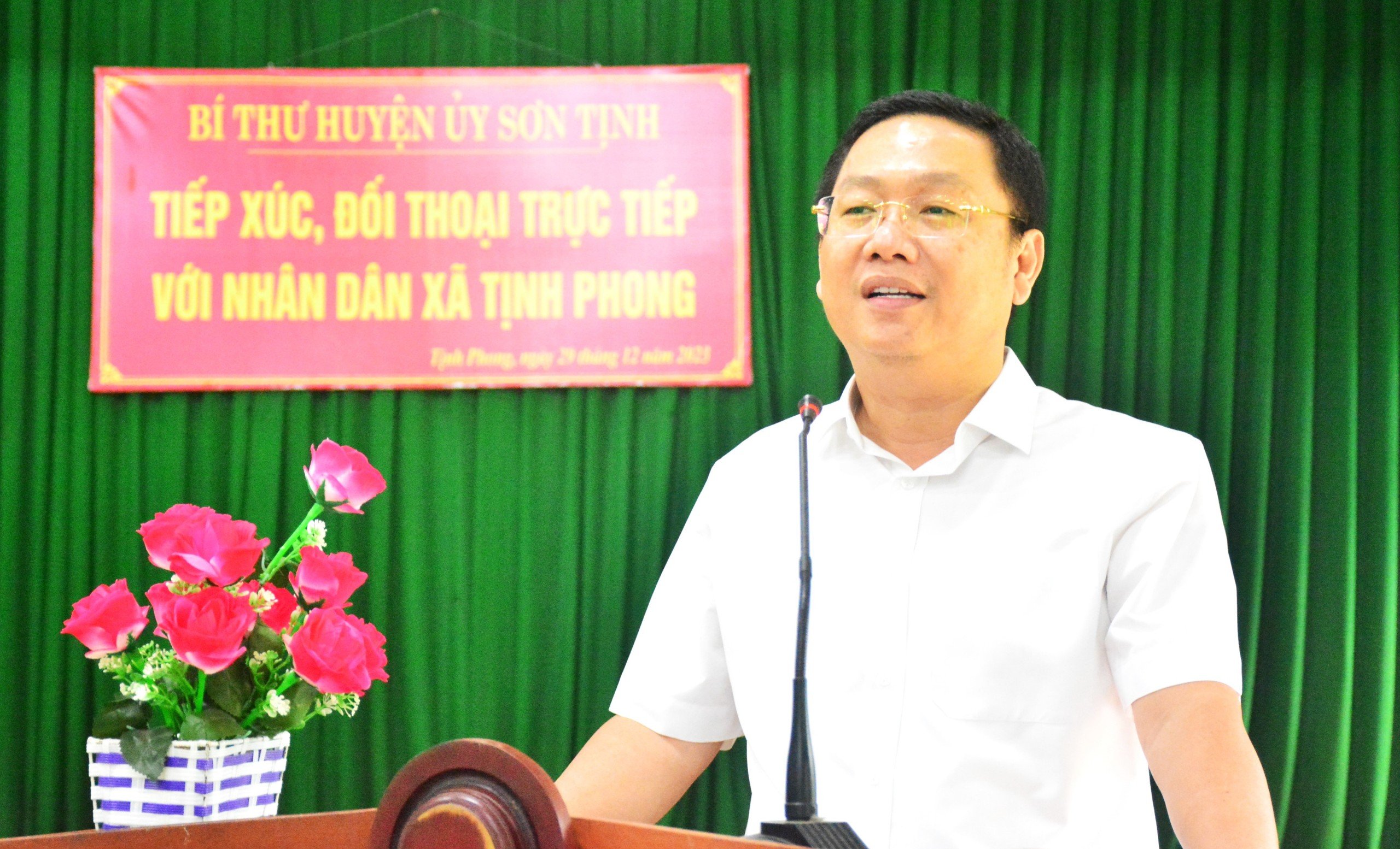 Bí thư Huyện ủy Sơn Tịnh đối thoại với nhân dân xã Tịnh Phong