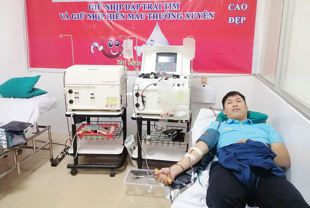 Sẻ chia giọt máu hồng 