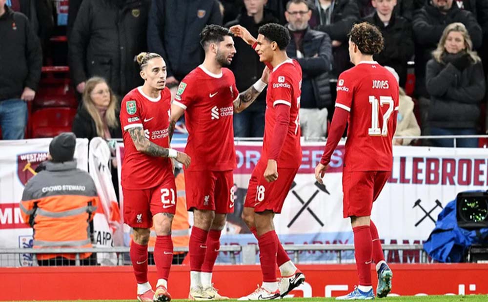 Thắng đậm West Ham, Liverpool đoạt vé bán kết League Cup