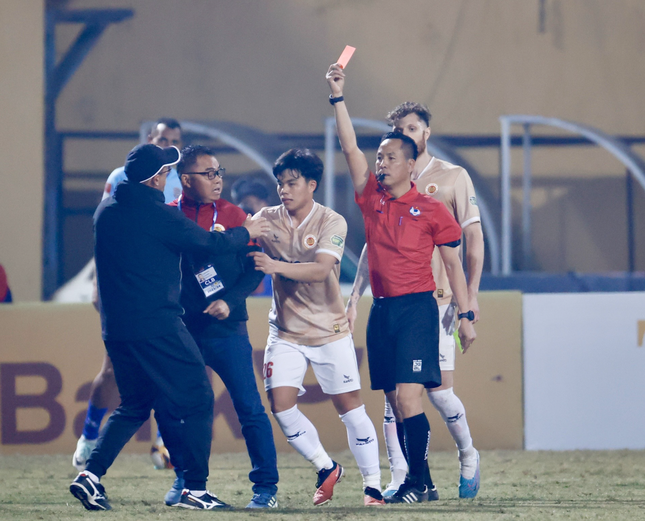 Ông Trần Tiến Đại bị phạt 20 triệu đồng, đình chỉ 5 trận