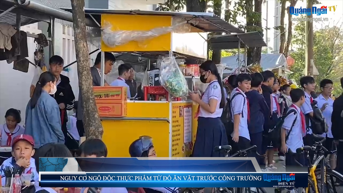 Video: Nguy cơ ngộ độc thực phẩm từ đồ ăn vặt trước cổng trường
