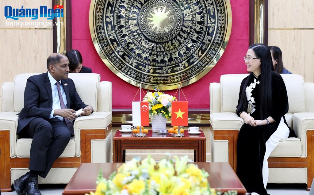 Đại sứ Singapore chào xã giao lãnh đạo tỉnh Quảng Ngãi
