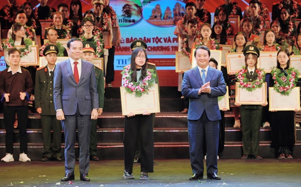 Tuyên dương 143 học sinh, sinh viên, thanh niên dân tộc thiểu số xuất sắc, tiêu biểu