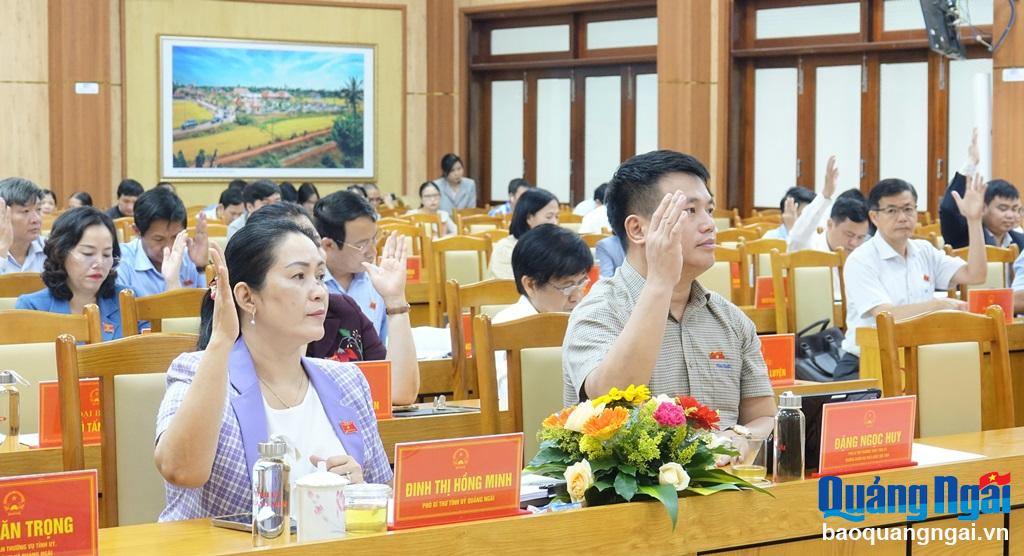 Xem xét, quyết định nhiều nội dung quan trọng